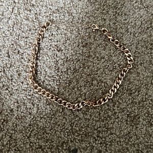 Barely worn Urban Outfitters gold necklace